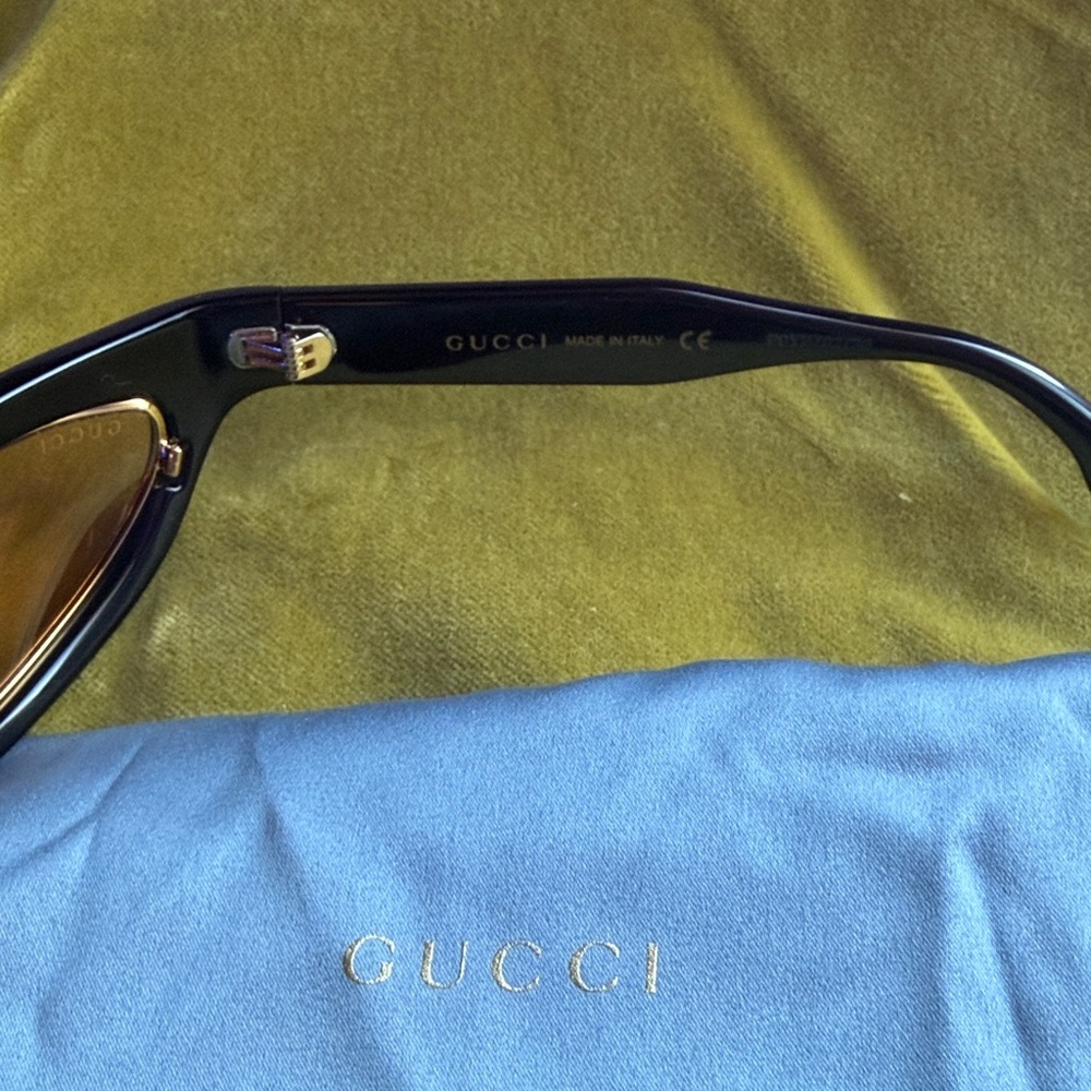 Gucci Black and Gold Sunglasses (gg1062s) - Picture 5 of 9